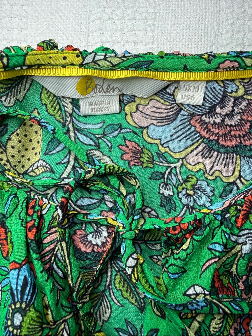 Boden Ruffle Neck Blouse Green Floral Fruit Lemon Top Viscose US 6 - Picture 2 of 11